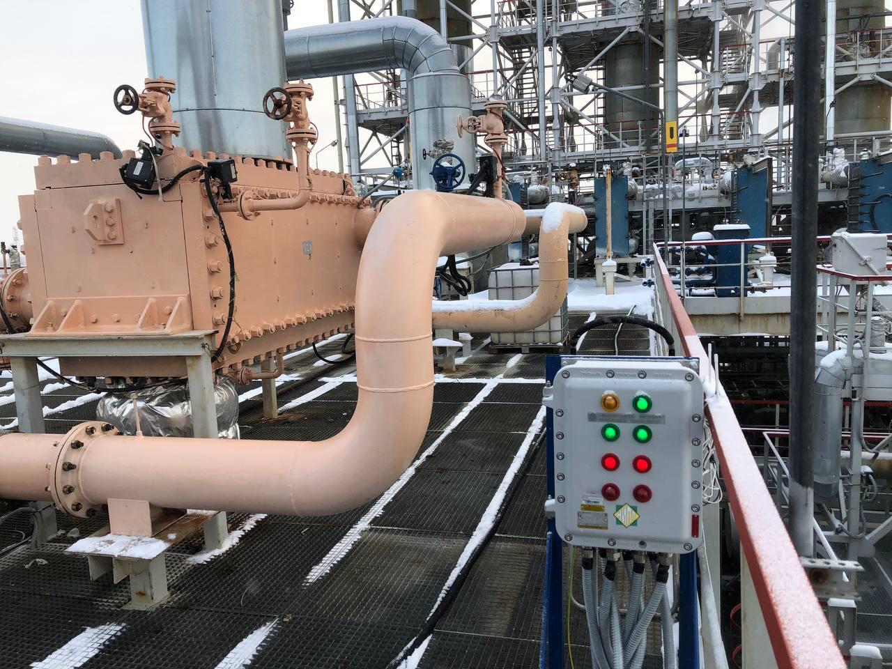 NNIAT team completes the cleaning of 3 plate heat-exchangers of NTKR-2 unit for low-temperature condensation and fractionation