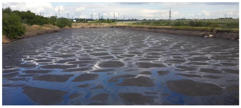 Нефтесодержащие отходы - загрязненная территория
